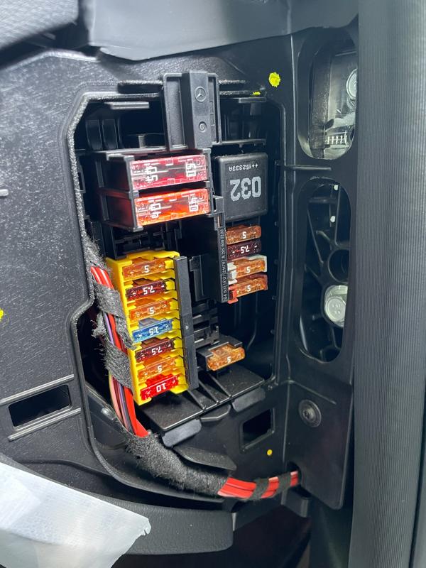 ヒューズから電源取り出し